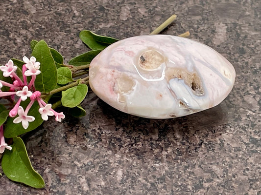 Mesmerising Flower Agate Palm Stone Crystal - spiritual healing
