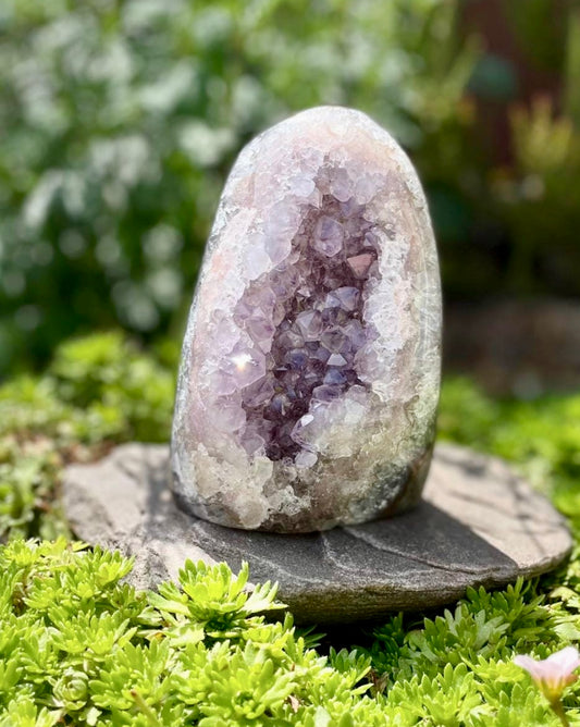 One of a kind Absolutely Stunning Amethyst Geode - Spiritual healing